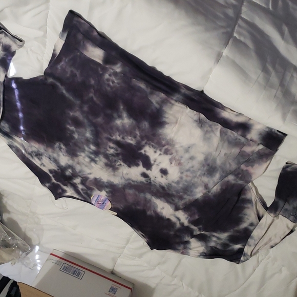1 S left.will fit med see belowNew boutique tie dye top - Picture 13 of 16